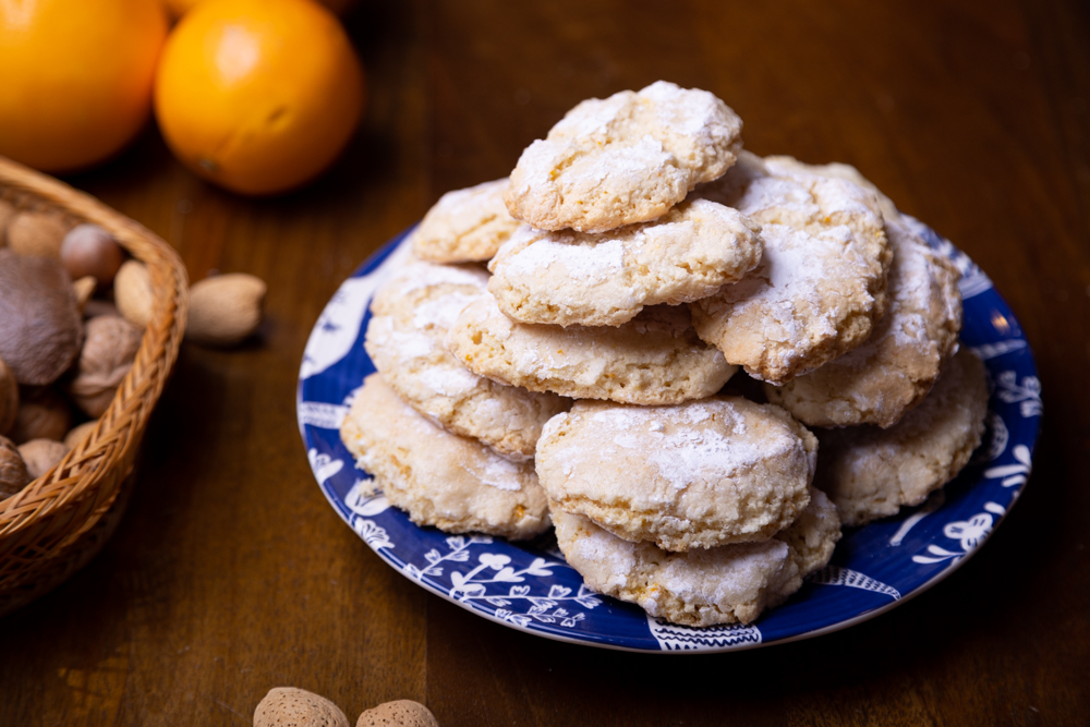 Italijanski Kola I I Od Badema Sa Pomorand Om Ricciarelli So I